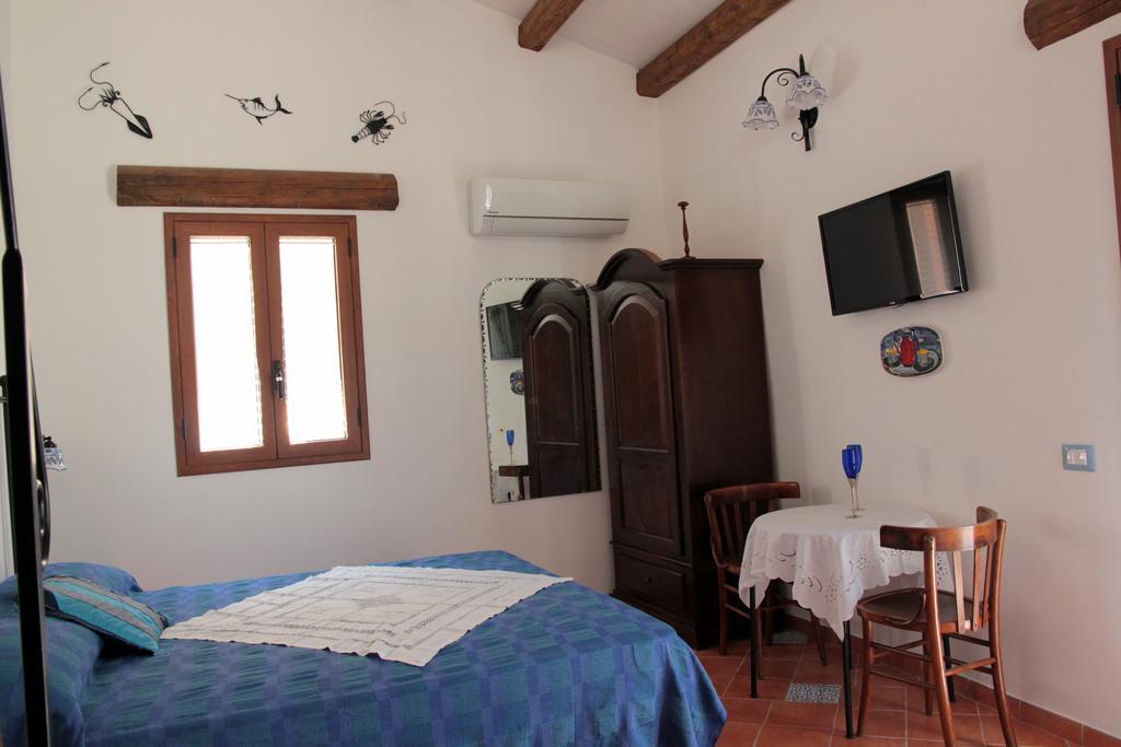 Bed and Breakfast La Casa Del Geko Чефалу Номер фото