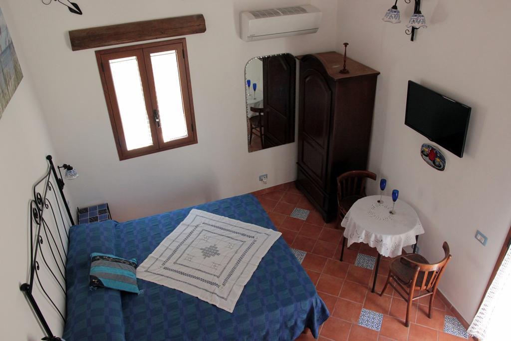Bed and Breakfast La Casa Del Geko Чефалу Номер фото